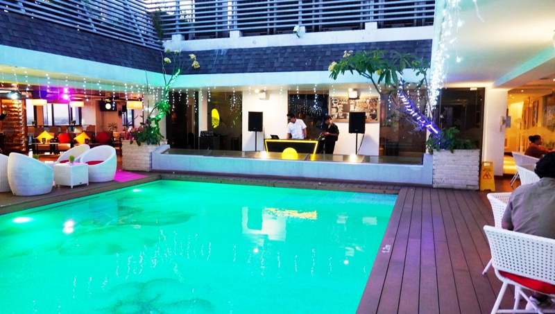 Chadis Rooftop & Pool Bar Hadirkan Tren Sunset Party Di Yogyakarta