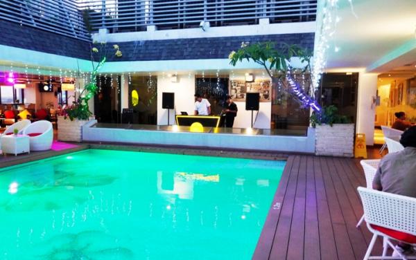 Chadis Rooftop & Pool Bar Hadirkan Tren Sunset Party Di Yogyakarta