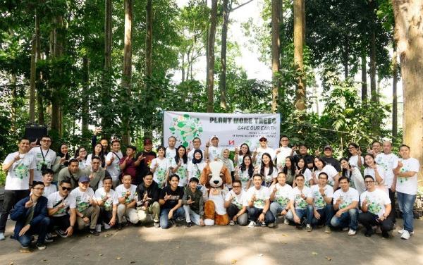 Rayakan HUT, Swiss-Belresort Dago Heritage dan Zest Sukajadi Bandung Tanam Pohon di Tahura