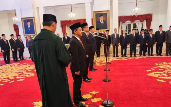 Jokowi Lantik Rosan Roeslani sebagai Menteri Investasi/Kepala BKPM