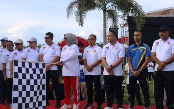 KIP Nagan Raya Gelar Sosialisasi Pilkada 2024 Melalui Jalan Sehat