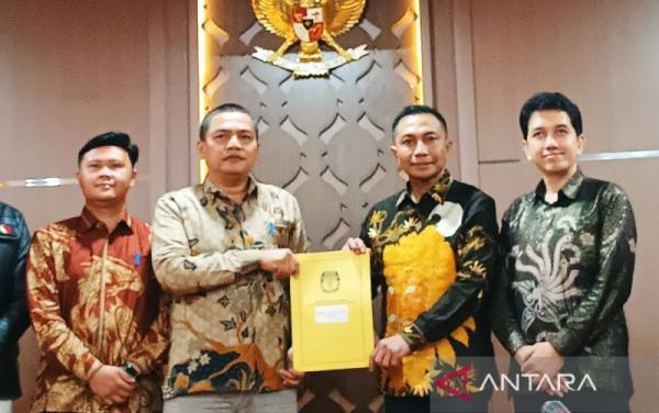 Rapat Pleno Penetapan Dharma-Kun sebagai Calon Perseorangan Pilkada Jakarta 2024 Diskors Tiga Kali