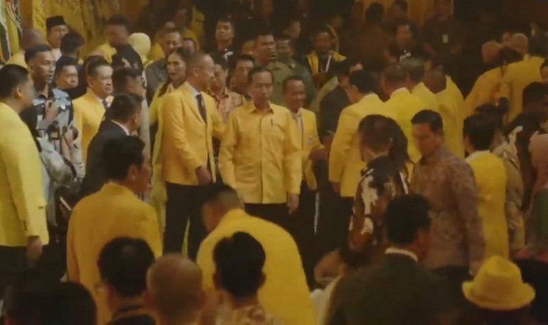 Berkemeja Kuning, Jokowi Hadiri Penutupan Munas Golkar