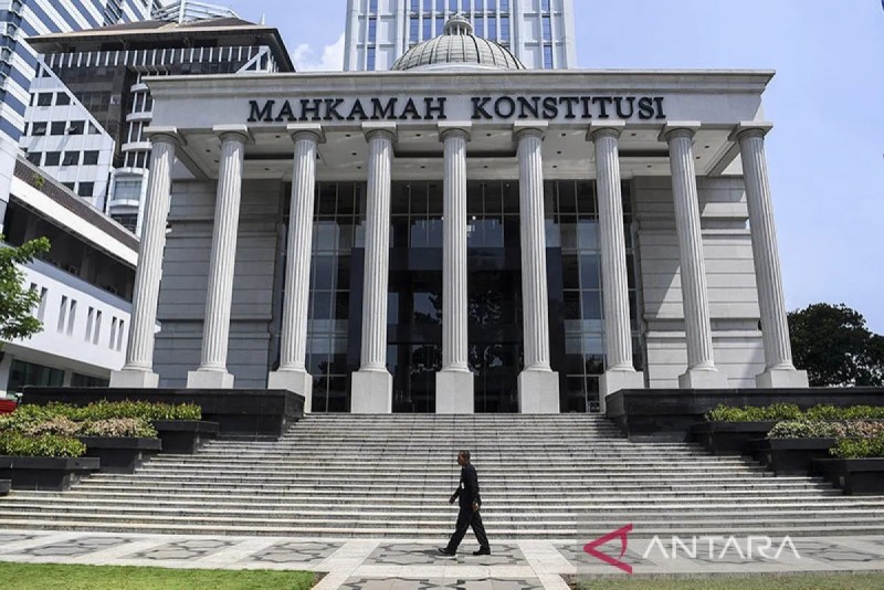 DPR dan Presiden Wajib Taat pada Putusan MK yang Bersifat Final, Mengikat dan Berlaku Seketika
