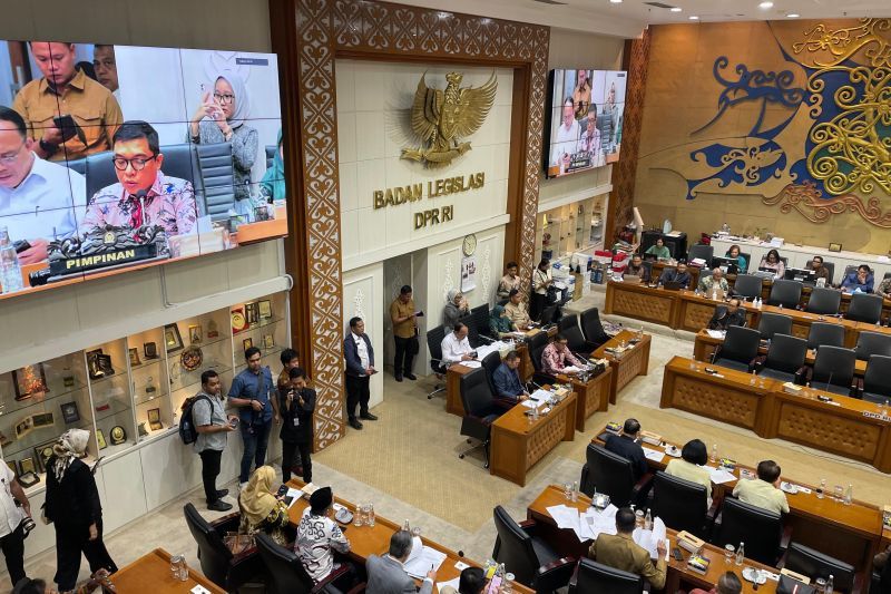 DPR Manipulasi Putusan MK, Warganet Bereaksi