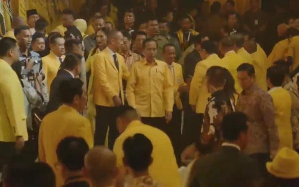 Berkemeja Kuning, Jokowi Hadiri Penutupan Munas Golkar