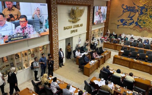 DPR Manipulasi Putusan MK, Warganet Bereaksi