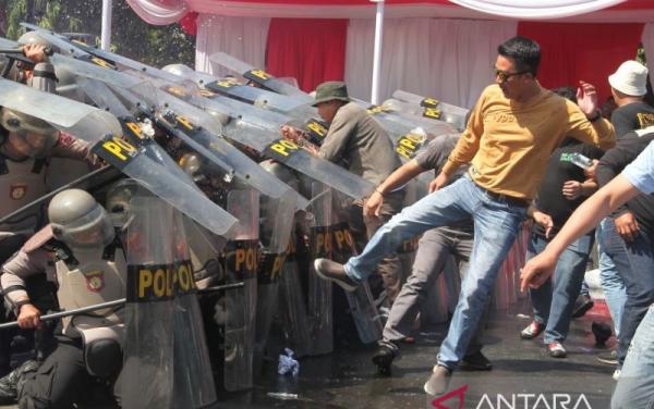 Polres Kudus Gelar Simulasi Pengamanan Pilkada 2024 untuk Antisipasi Kerusuhan