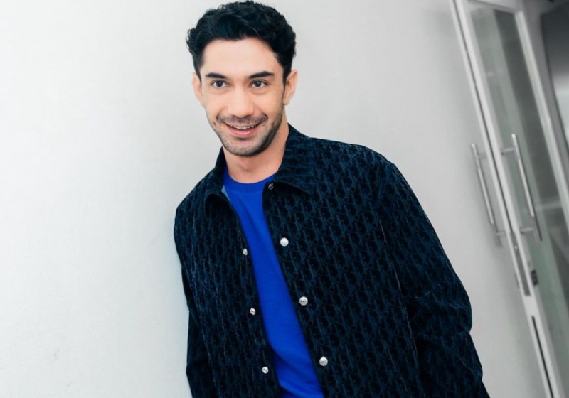 Ikut Aksi Tolak RUU Pilkada di DPR, Reza Rahadian: Ini Bukan Negara Milik Keluarga Tertentu!