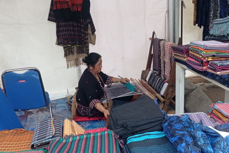 Perajin Badui Hadir di Pameran Koperasi dan UMKM Lebak