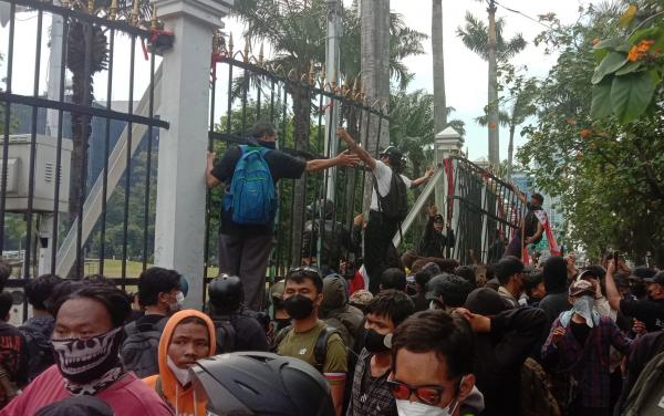 Pembangkangan Konstitusi Pasti akan Diadili Rakyat Lebih Keji dan Lebih Kejam