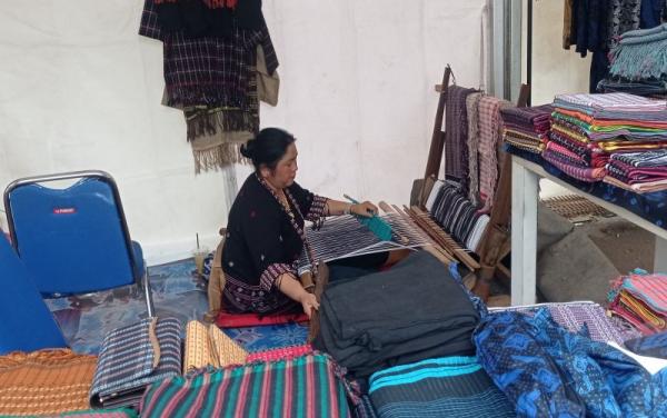 Perajin Badui Hadir di Pameran Koperasi dan UMKM Lebak