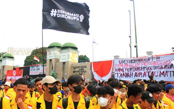 Pembangkangan Konstitusi, Pemerintah dan DPR Masih Terus Berupaya Abaikan Putusan MK