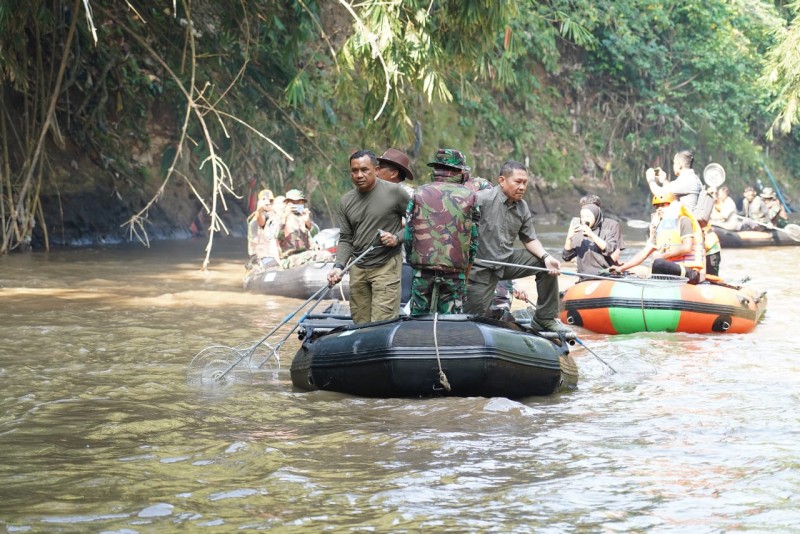 Dua Jenderal Menulis Sejarah di Bibir Ciliwung
