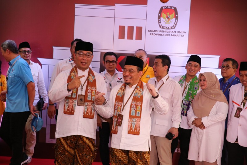 FOTO Duet RK-Suswono Disambut Meriah di KPU DKI Jakarta