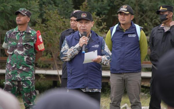 Kemenko PMK dan Relawan Lanjutkan Aksi Bersih di Kawah Sikidang dan Candi Arjuno