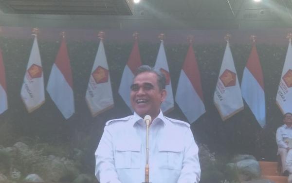 Sekjen Gerindra Sebut Presiden Jokowi Keren Berbaju Putih