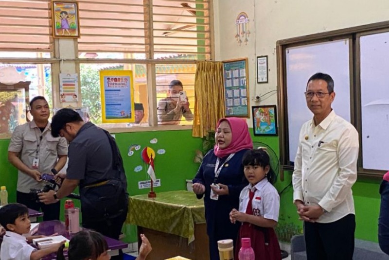 Pemprov DKI Jakarta Lakukan Uji Coba Makan Bergizi di SDN Gunung 01 Pagi