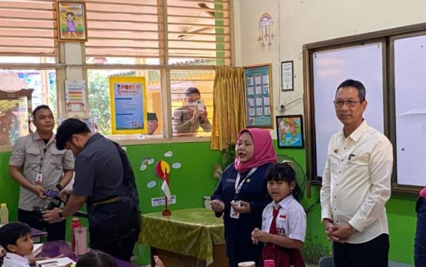 Pemprov DKI Jakarta Lakukan Uji Coba Makan Bergizi di SDN Gunung 01 Pagi