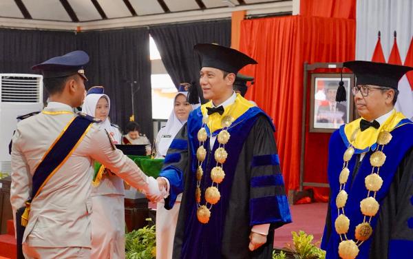 Wisuda 702 Taruna STPN, AHY: Jangan Pernah Berhenti Belajar