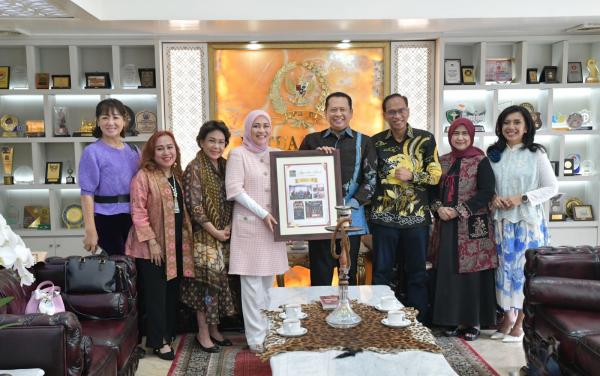 Bamsoet Terima Appreciation Award dari Kelompencapir Club Disscusion