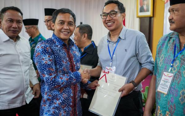 Selamatkan Setengah Triliun Aset Negara, Wamen ATR/BPN Serahkan Sertipikat Tanah ke Pemkot Malang