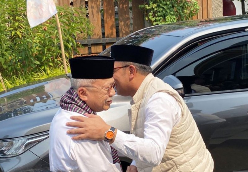Foke Kenalkan Budaya Betawi kepada Ridwan Kamil di Setu Babakan