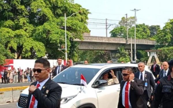 Paus Fransiskus Sapa Warga Jakarta dan Bertemu Jokowi