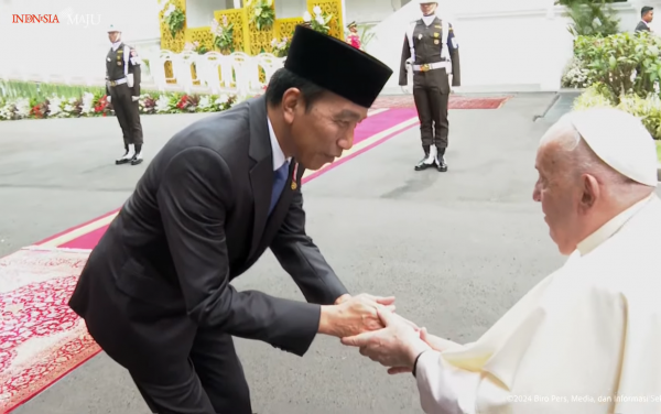 Bertemu Empat Mata: Jokowi-Paus Fransiskus Bahas Konflik Dunia