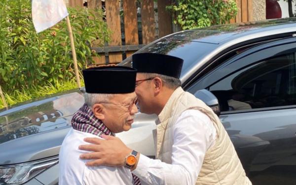 Foke Kenalkan Budaya Betawi kepada Ridwan Kamil di Setu Babakan