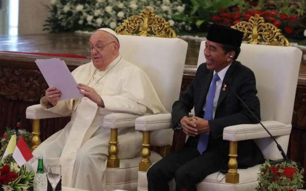 Paus Fransiskus Salut Keluarga Indonesia Memiliki Tiga Anak