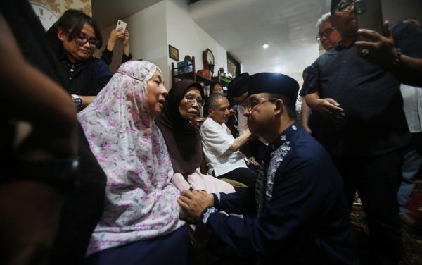 FOTO Sejumlah Tokoh Melayat ke Rumah Duka Faisal Basri