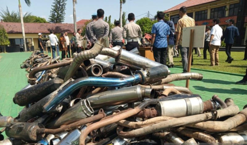 Polresta Cirebon Musnahkan 1.350 Knalpot Bising Hasil Sitaan Operasi