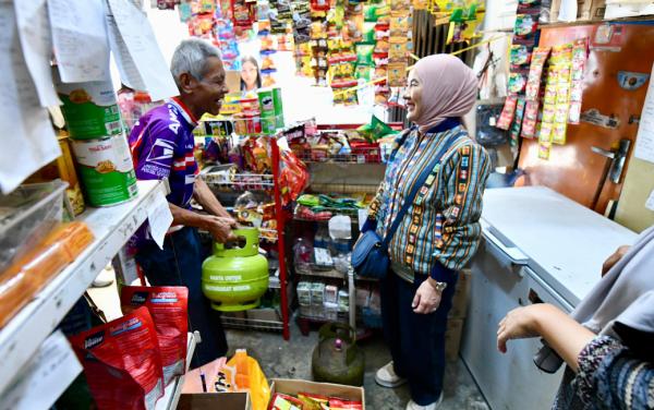 Nicke Widyawati Cek Ketersediaan Elpiji 3 Kg di Surakarta