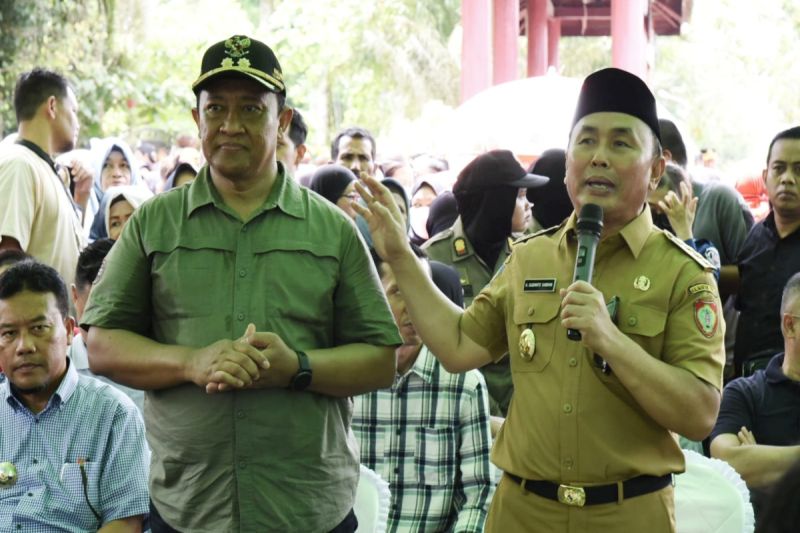 Gubernur Sugianto Gratiskan Paket Sembako untuk Mahasiswa di Sampit
