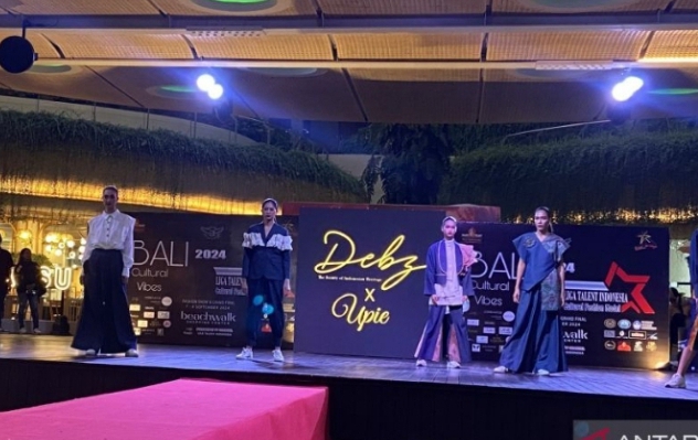 Tenun Bomba Asal Sulteng Dikenalkan di Ajang Fashion Show Bali 2024