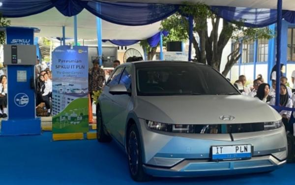 PLN UID Jakarta Raya Berencana Tambah 1.000 Tiang Listrik untuk Pengisian Kendaraan Listrik