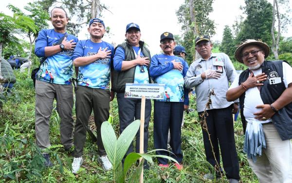 Hijaukan Kembali Desa Besakih, Pertamina Tanam 200 Pohon di Kaki Gunung Agung