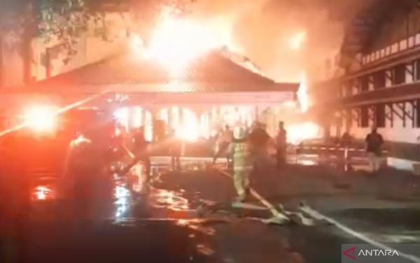 Gedung Pos Bloc Jakarta Terbakar, Diduga Karena Adanya Korsleting Listrik