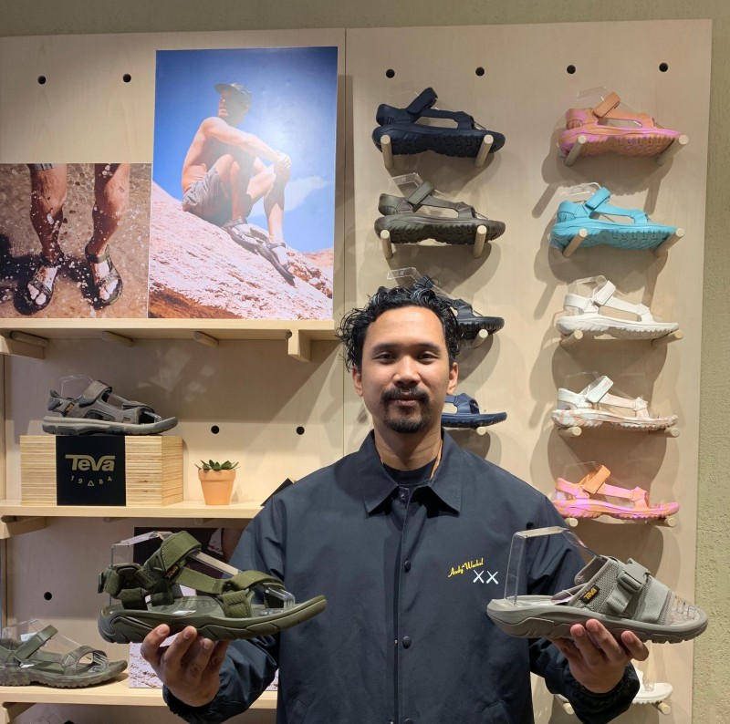 Teva Buka Toko Keenam di Indonesia