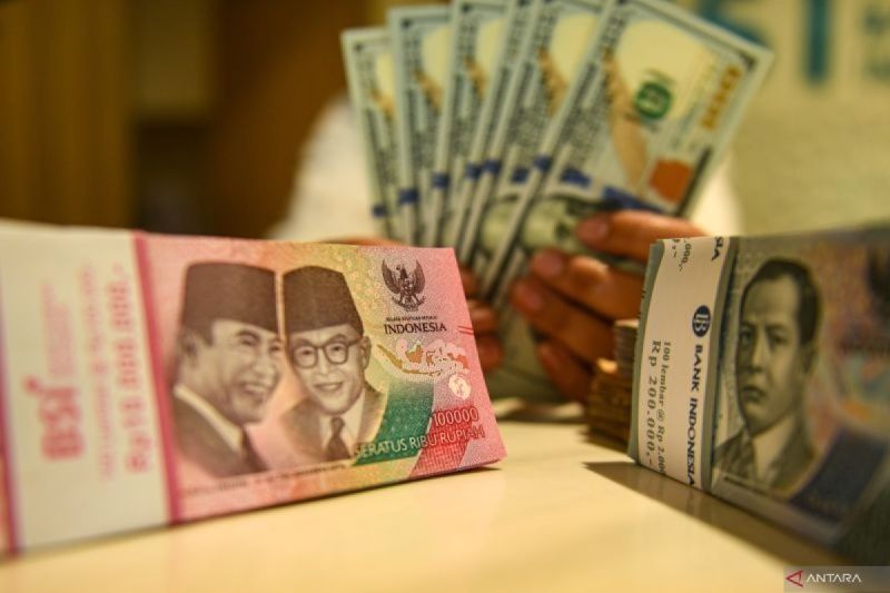 Nilai Kurs Rupiah Kembali Turun Jadi Rp15.425 Per Dolar AS