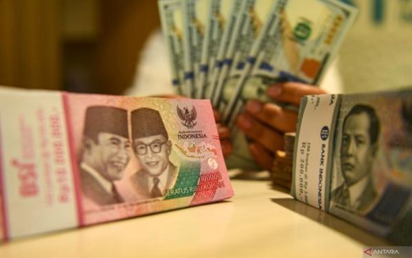 Nilai Kurs Rupiah Kembali Turun Jadi Rp15.425 Per Dolar AS