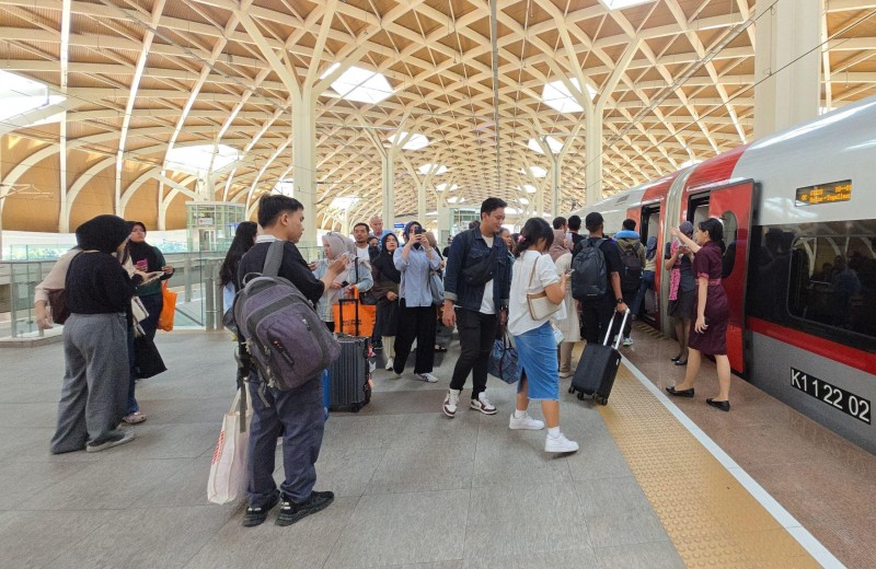 Penumpang Whoosh Capai 23 Ribu per Hari di Masa Libur Panjang
