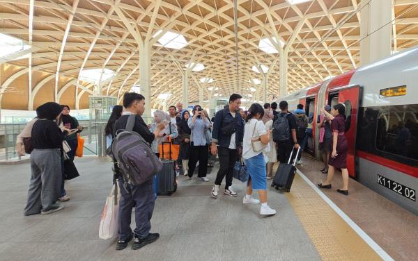 Penumpang Whoosh Capai 23 Ribu per Hari di Masa Libur Panjang