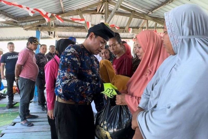 Kapolda Sulsel Ajak Warga Pesisir Bantu Wujudkan Pilkada Damai