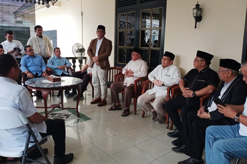 Sambangi Kediaman Bang Nara, Pasangan RIDO Minta Doa Restu ke Tokoh Betawi di Pilgub DKI 2024