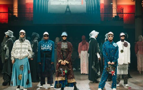 Wastra Indonesia Mendunia di Ajang IN2MF in Paris 2024