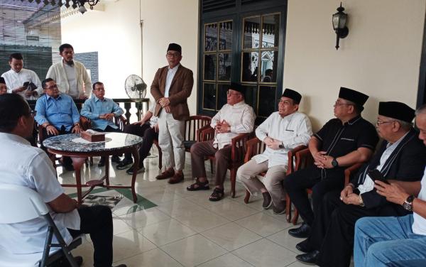 Sambangi Kediaman Bang Nara, Pasangan RIDO Minta Doa Restu ke Tokoh Betawi di Pilgub DKI 2024