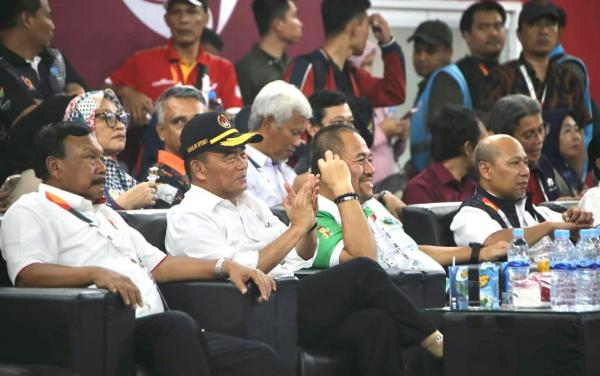 Muhadjir Saksikan Kemeriahan Pertandingan Voli dan Tinjau Persiapan Penutupan PON XXI Aceh-Sumut