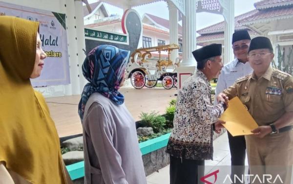 150 Pelaku Usaha dan UMKM di Cianjur Terima Sertifikat Halal dari Kemenag